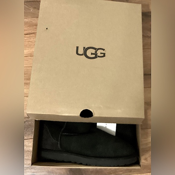 UGG Classic Tall Boots, Black, Size 8, Barely Worn - Picture 8 of 8